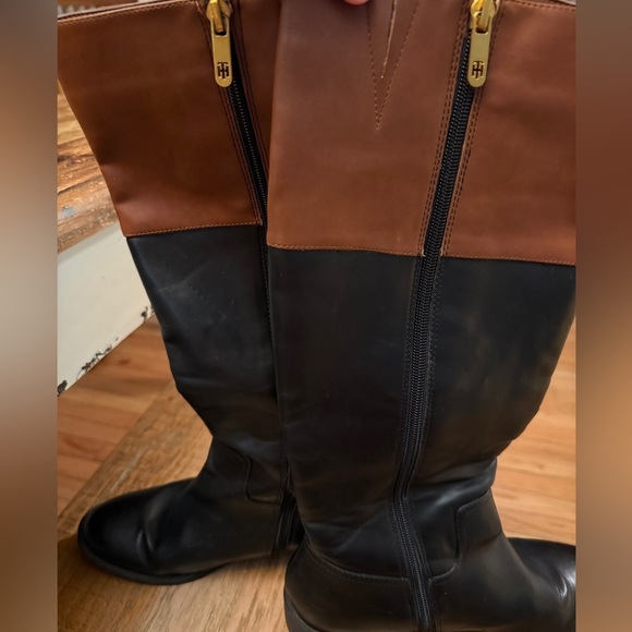 Tommy Hilfiger Black and Brown Riding Boots Gold Emblem - Picture 4 of 7